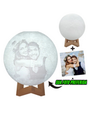 🌙Luminária Premium - Lua impressa em 3D c/Foto e Texto Personalizados - Recarregável por USB.🔋