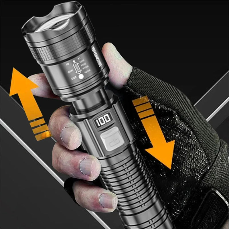 🔦Lanterna de LED Premium. Alcança até 150M / Recarregável (Tipo C)🔋 - Visor Digital - A Prova d'Agua💦 - Pode ser Usada como Carregador Portátil.🪫📱⚡️