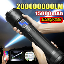 🔦Lançamento - Lanterna LED Ultra Poderosa 2025 - Alcança até 300M / Recarregável (Tipo C)🔋 - A Prova d'Agua💦 - Pode ser Usada como Carregador Portátil.🪫📱⚡️
